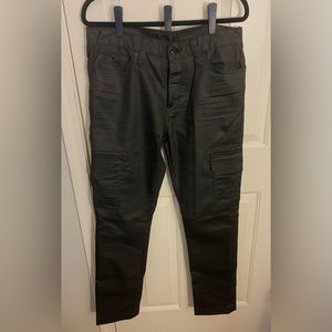Essential NEW men’s GUESS moto pants in black